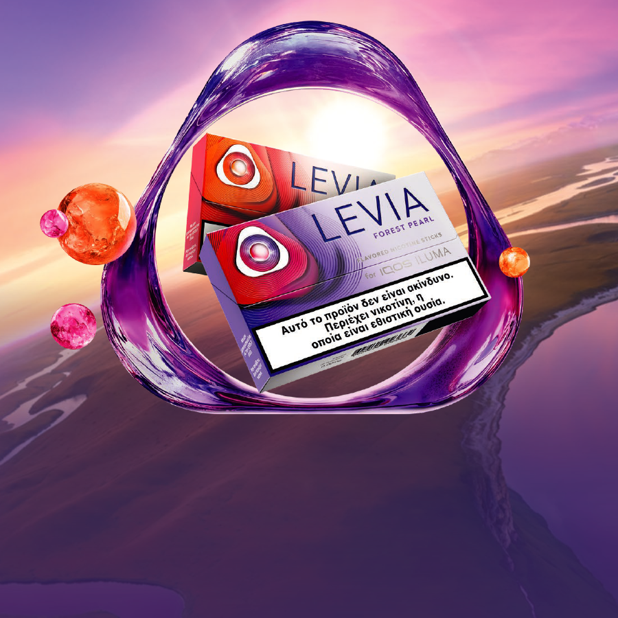 Δύο πακέτα LEVIA Pearls κυκλωμένα από το λογότυπο IQOS με φόντο τοπίο με ηλιοβασίλεμα